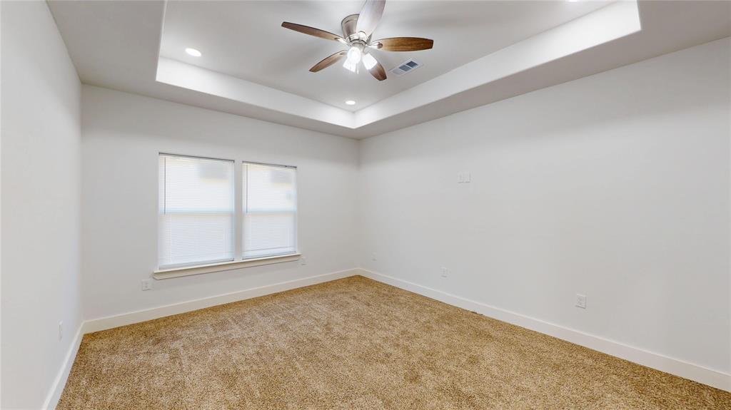 1615 Poplar Street Dallas, TX 75215 - Photo 12 of 31 an empty room with windows and ceiling fan