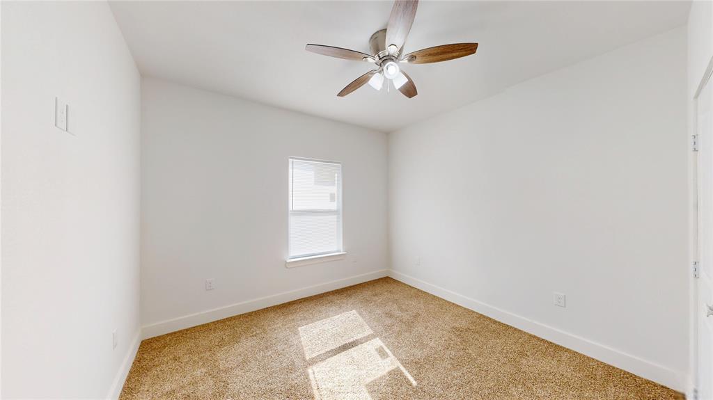 1615 Poplar Street Dallas, TX 75215 - Photo 18 of 31 an empty room with windows and fan