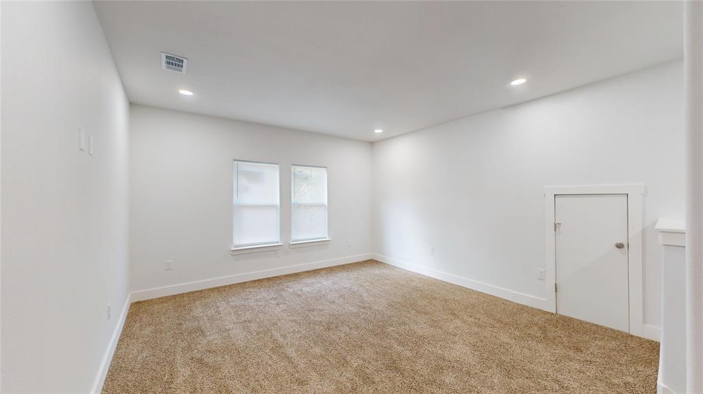 1615 Poplar Street Dallas, TX 75215 - Photo 23 of 31 an empty room with a empty space and windows