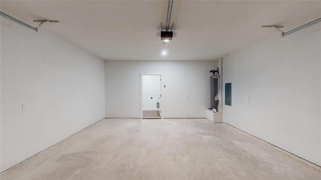 1615 Poplar Street Dallas, TX 75215 - Photo 27 of 31 wooden floor in an empty room with a window