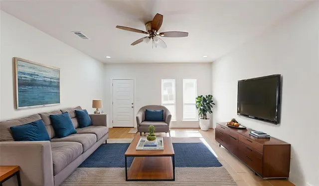 $430,000 | 1615 Poplar Street, Dallas, TX 75215