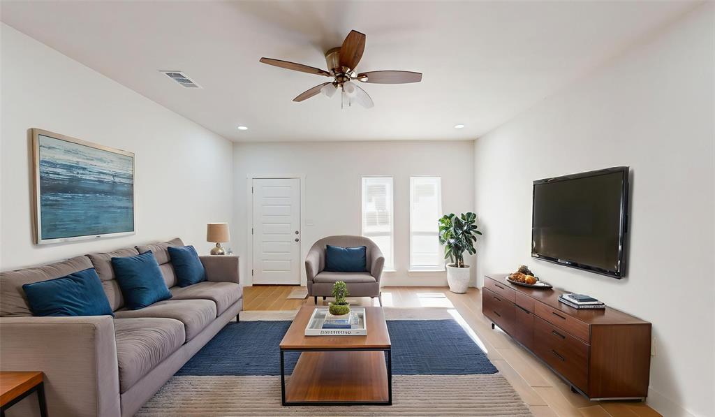 1615 Poplar Street Dallas, TX 75215 - Photo 4 of 31 a living room with furniture and a flat screen tv