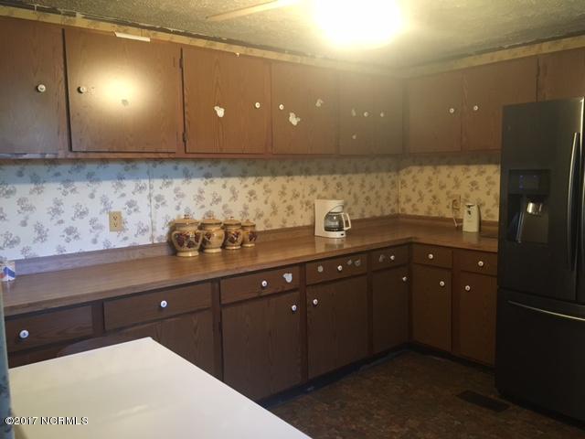 11134 Red Oak Road Whitakers, NC 27891 - Photo 11 of 15 11134RedoakIMG_3493