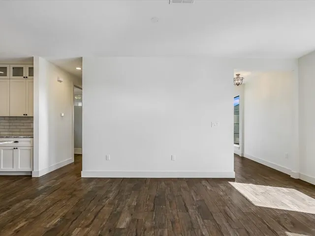 $2,900 | 319 Parallel Circle, Horseshoe Bay, TX 78657