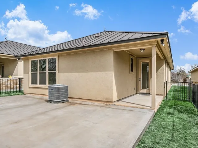 $2,900 | 319 Parallel Circle, Horseshoe Bay, TX 78657