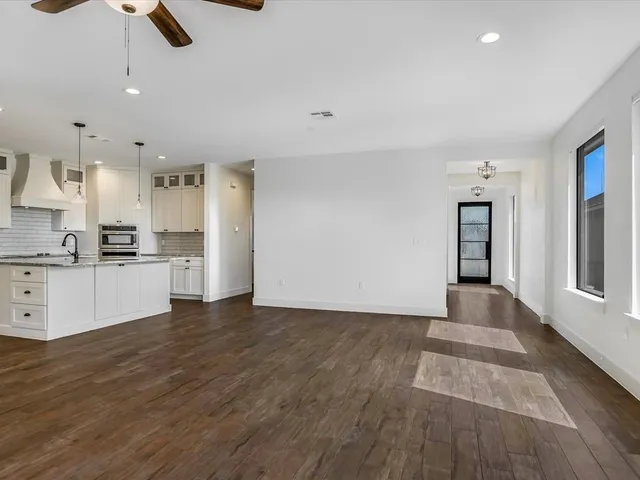 $2,900 | 319 Parallel Circle, Horseshoe Bay, TX 78657