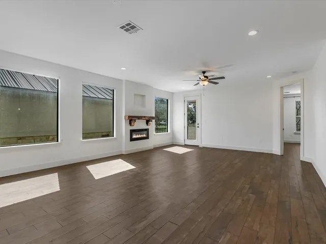 $2,900 | 319 Parallel Circle, Horseshoe Bay, TX 78657