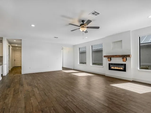 $2,900 | 319 Parallel Circle, Horseshoe Bay, TX 78657