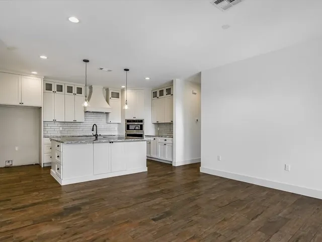 $2,900 | 319 Parallel Circle, Horseshoe Bay, TX 78657