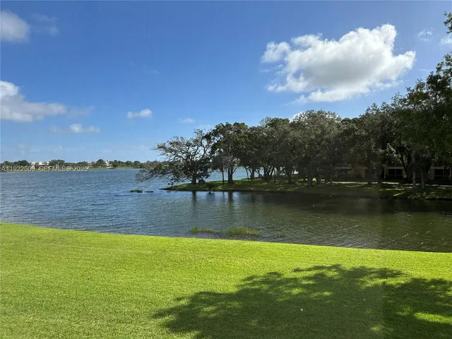 $2,300 | Sail Boat Lake Pointe, Oakland Park, FL 33309