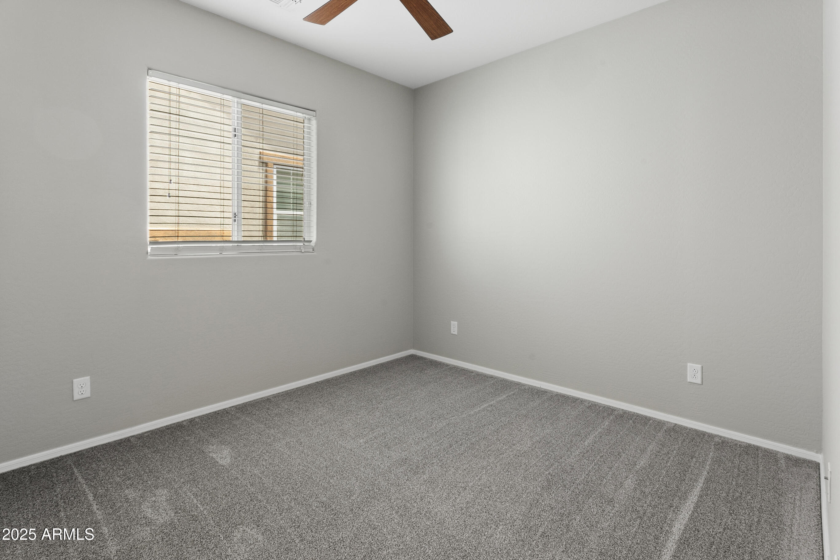 9124 South Roberts Road Tempe, AZ 85284 - Photo 19 of 27 an empty room with a window