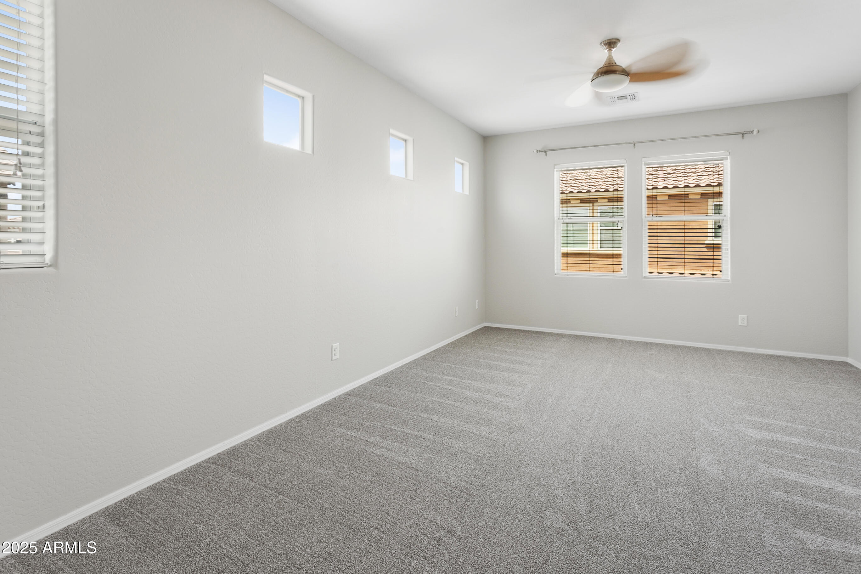 9124 South Roberts Road Tempe, AZ 85284 - Photo 20 of 27 an empty room with a window