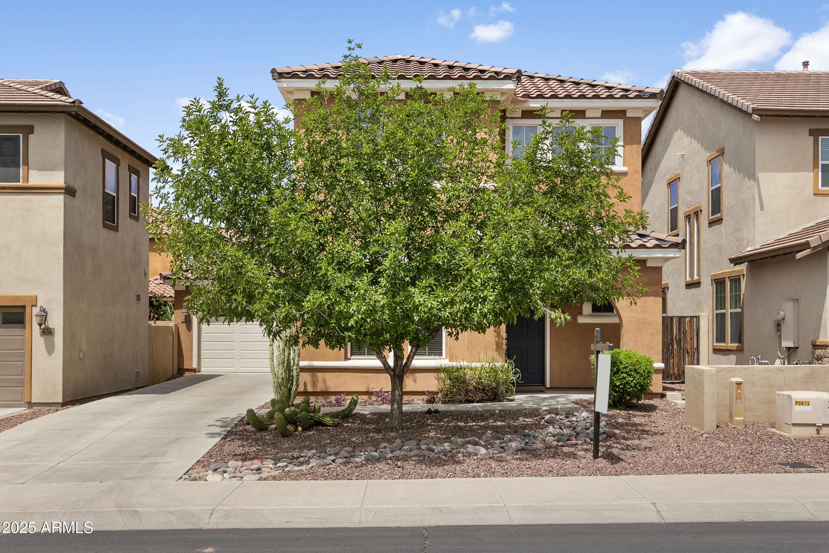 9124 South Roberts Road Tempe, AZ 85284 - Photo 3 of 27 a view of a house with a tree