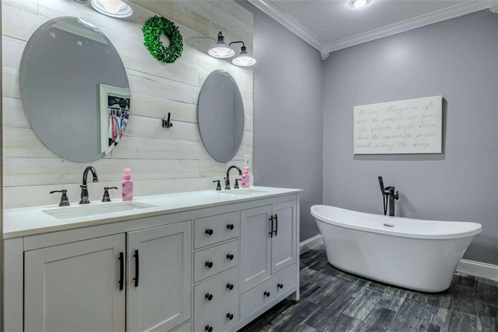26 Saddlebrook Drive Rome, GA 30161 - Photo 25 of 63 a bathroom with a bathtub sink and mirror