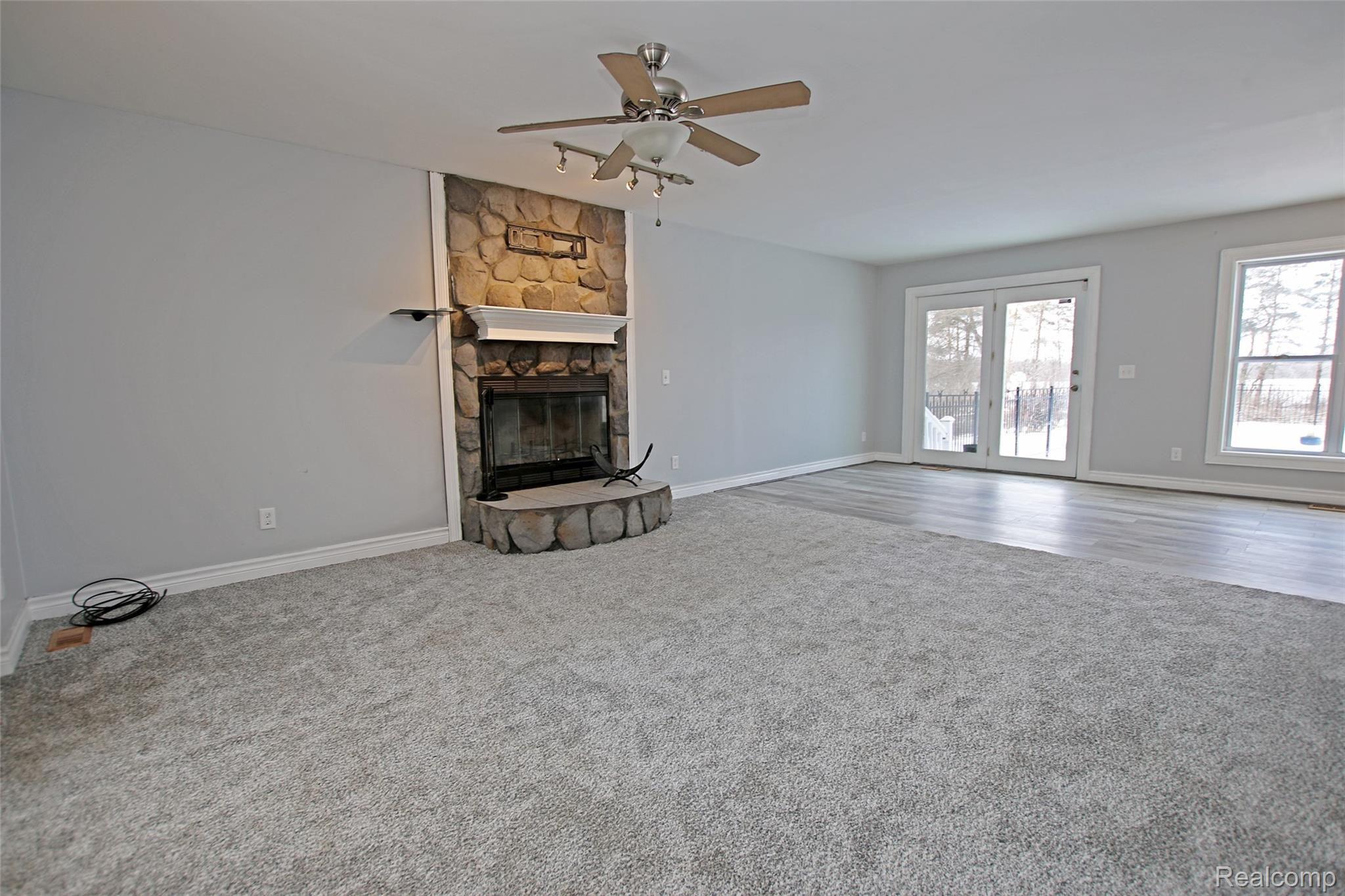 6) Living Room.jpg