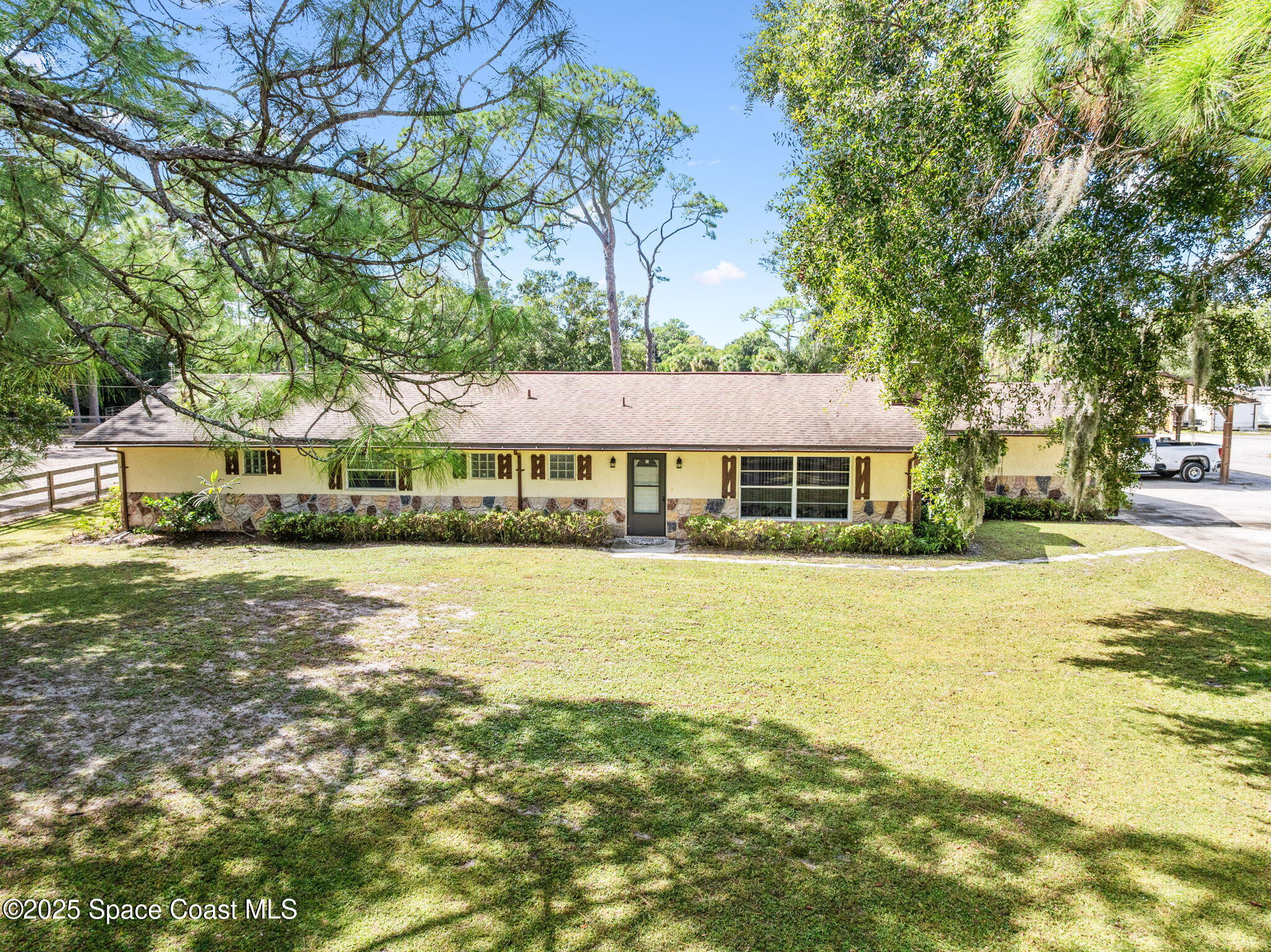 4505 Eldorado Way Melbourne, FL 32934 - Photo 76 of 78 a front view of a house with a garden