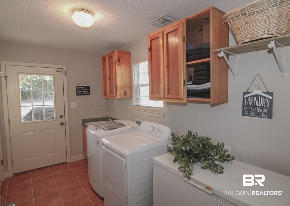 160 Ettle Street Fairhope, AL 36532 - Photo 19 of 26 Laundry Room