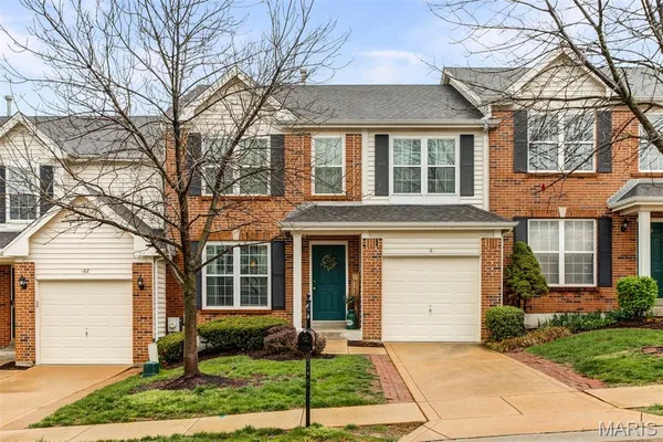$299,900 | 484 Summit Tree Court, Fenton, MO 63026
