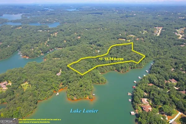 a view of a tennis court