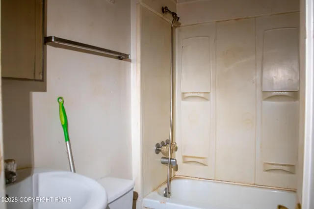 $850,000 | 111 Rippling Brook Road, Canadensis, PA 18325