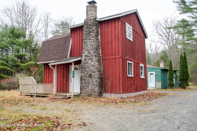 $850,000 | 111 Rippling Brook Road, Canadensis, PA 18325