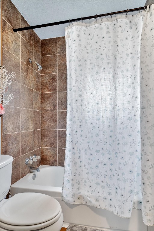 2203 Windy Hill Road Kyle, TX 78640 - Photo 25 of 29 a bathroom with a toilet and a bathtub