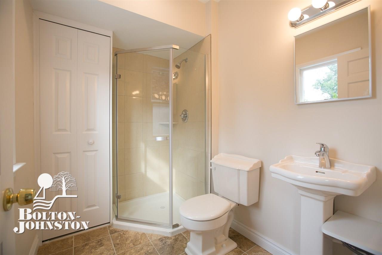 1386 Roslyn Road Grosse Pointe Woods, MI 48236 - Photo 12 of 23