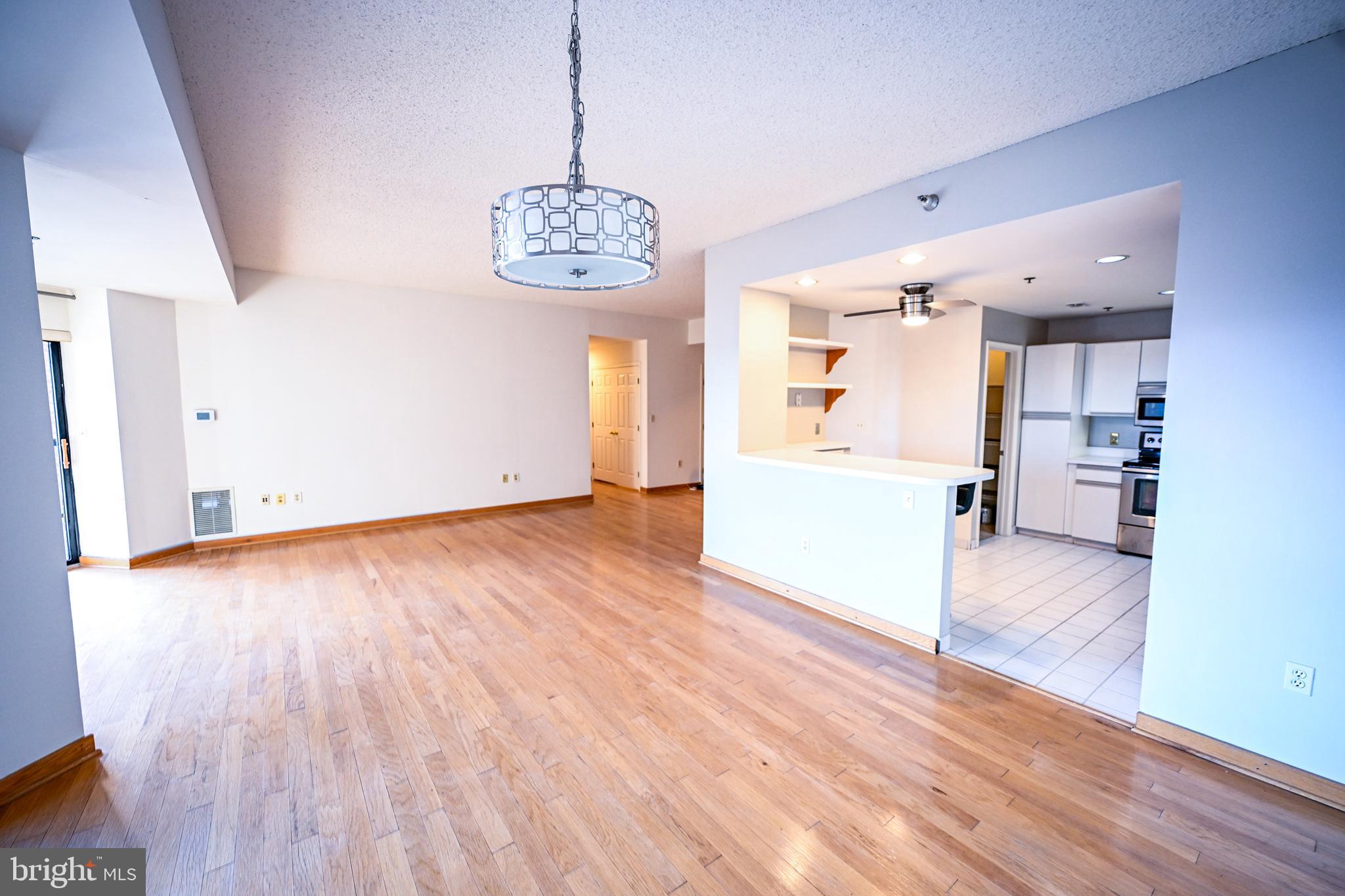 2515 Boston Street, Unit 1108 Baltimore, MD 21224 - Photo 10 of 46 Living Room