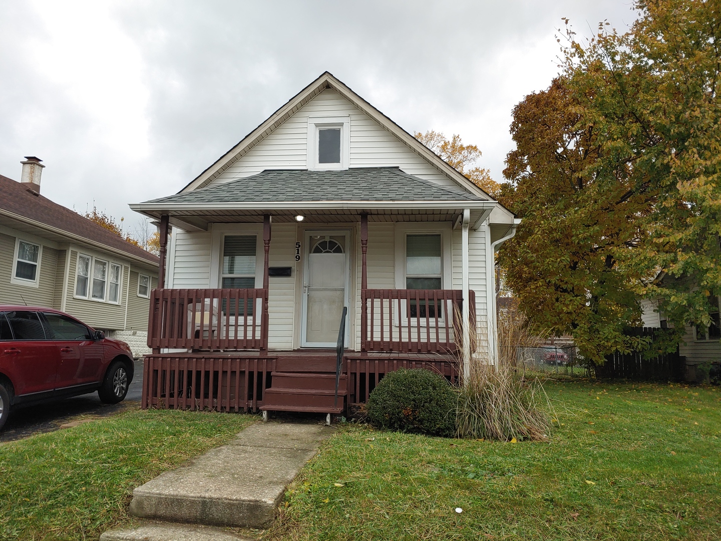 519 Prospect Place Joliet, IL 60436 - Photo 1 of 15 a front view of a house with garden