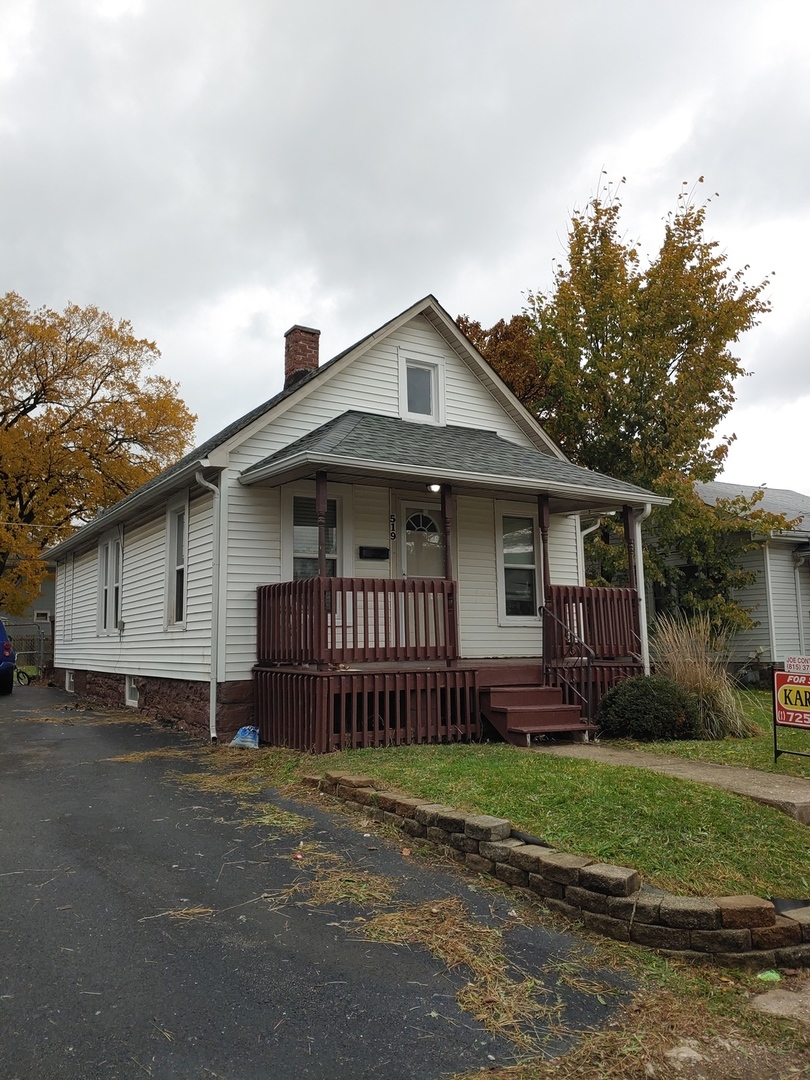 519 Prospect Place Joliet, IL 60436 - Photo 3 of 15 a front view of a house with a yard