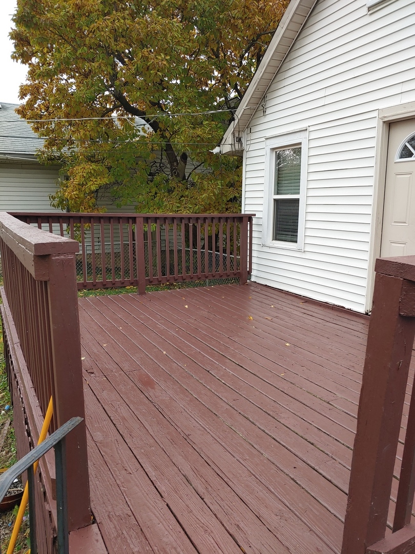 519 Prospect Place Joliet, IL 60436 - Photo 4 of 15 a view of deck with wooden floor and fence