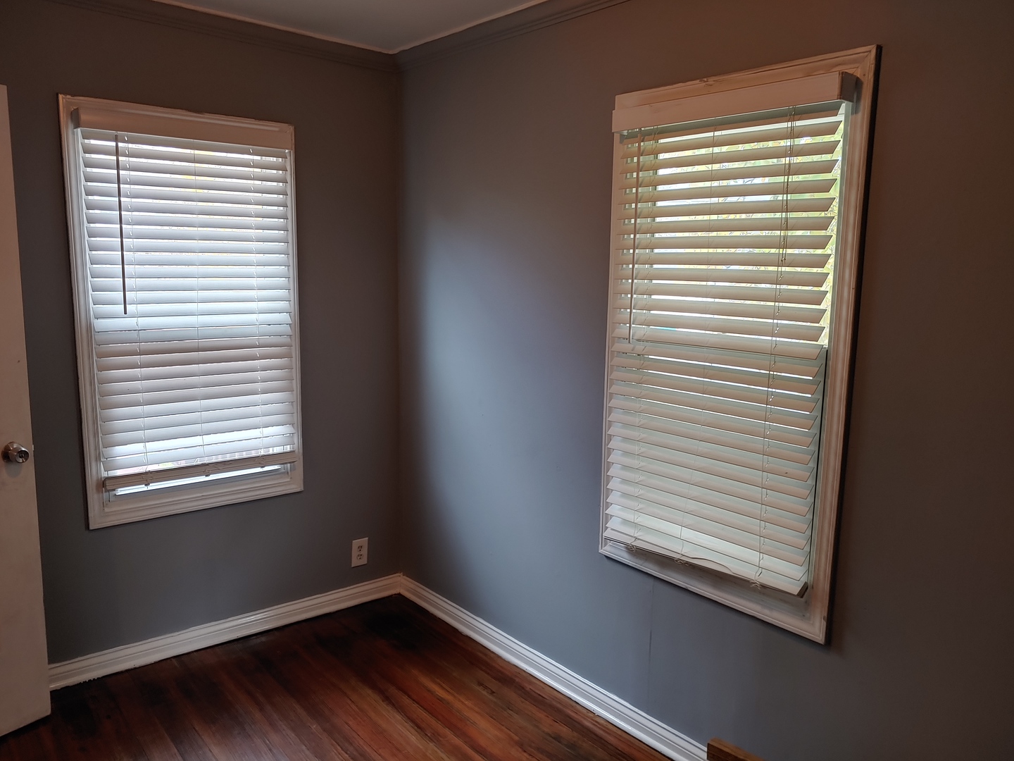 519 Prospect Place Joliet, IL 60436 - Photo 8 of 15 a view of a room that has a window in it