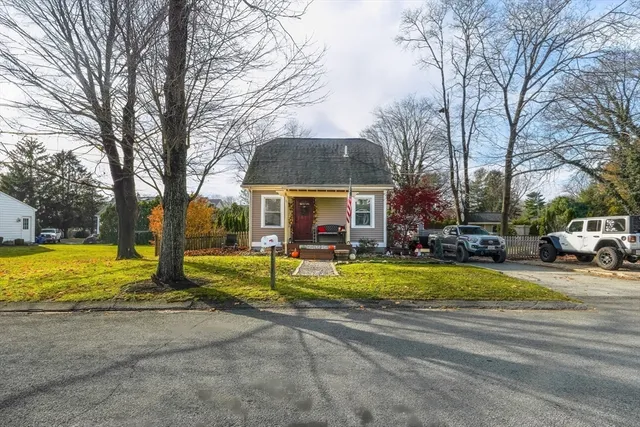 $399,900 | 14 Field Street, Seekonk, MA 02771
