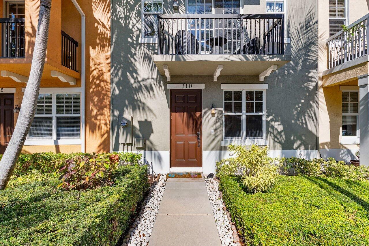 110 Southwest 1st Avenue Delray Beach, FL 33444 - Photo 4 of 48 olorful entry with modern charm