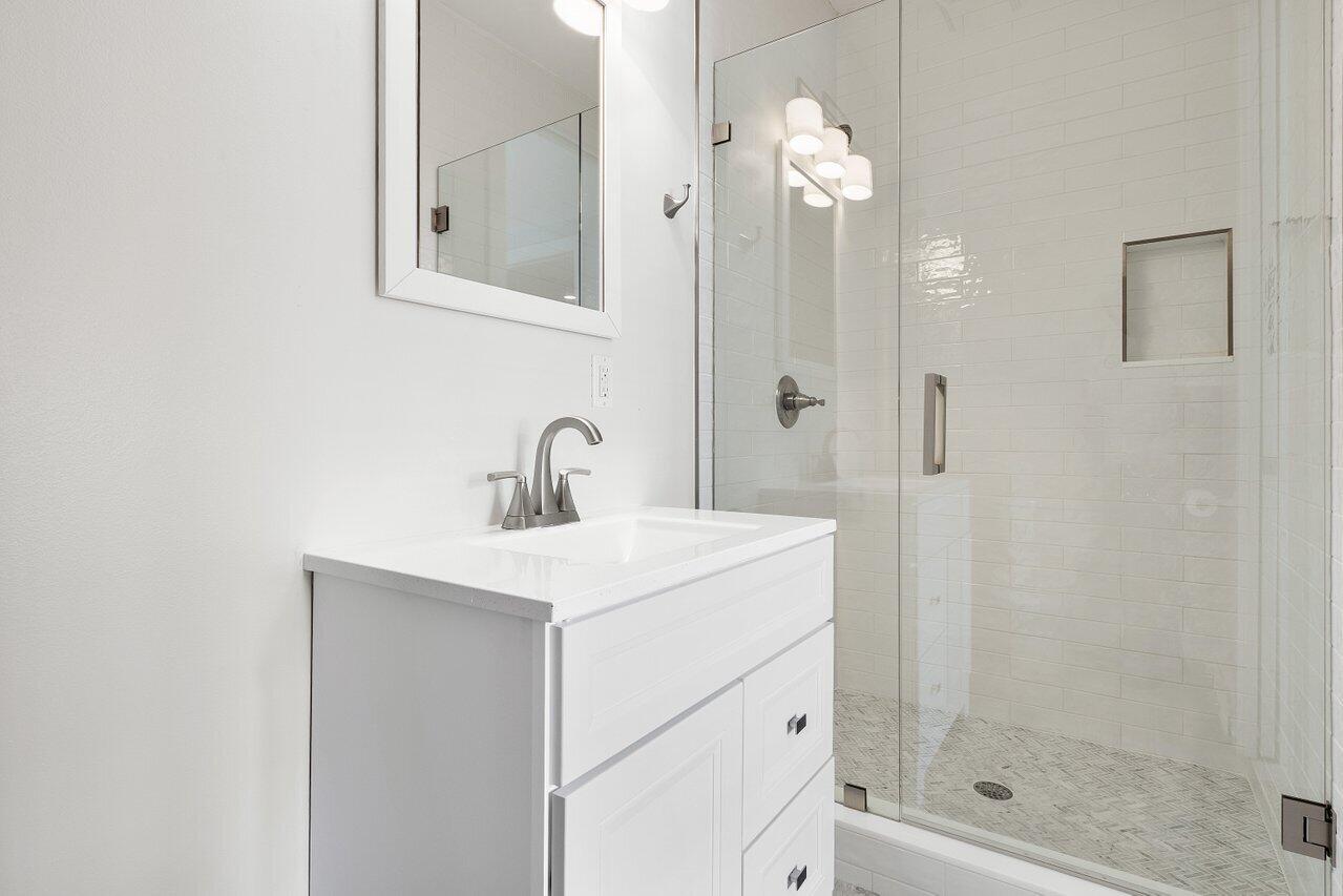 110 Southwest 1st Avenue Delray Beach, FL 33444 - Photo 9 of 48 First floor en-suite bathroom