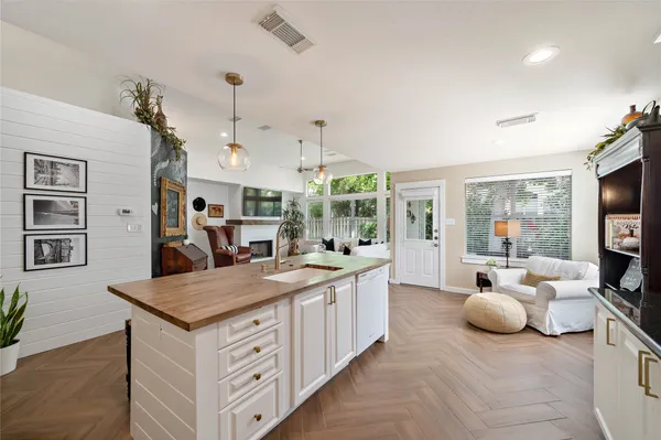 a kitchen that has a lot of cabinets in it