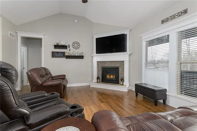 $520,000 | 640 Shady Bend Drive, Tonganoxie, KS 66086