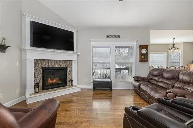 $520,000 | 640 Shady Bend Drive, Tonganoxie, KS 66086