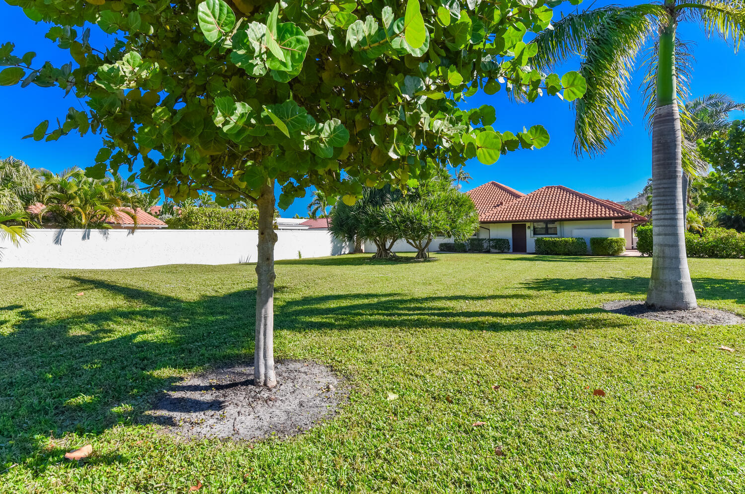 1469 Vía Privada Jupiter, FL 33477 - Photo 3 of 39 Primary