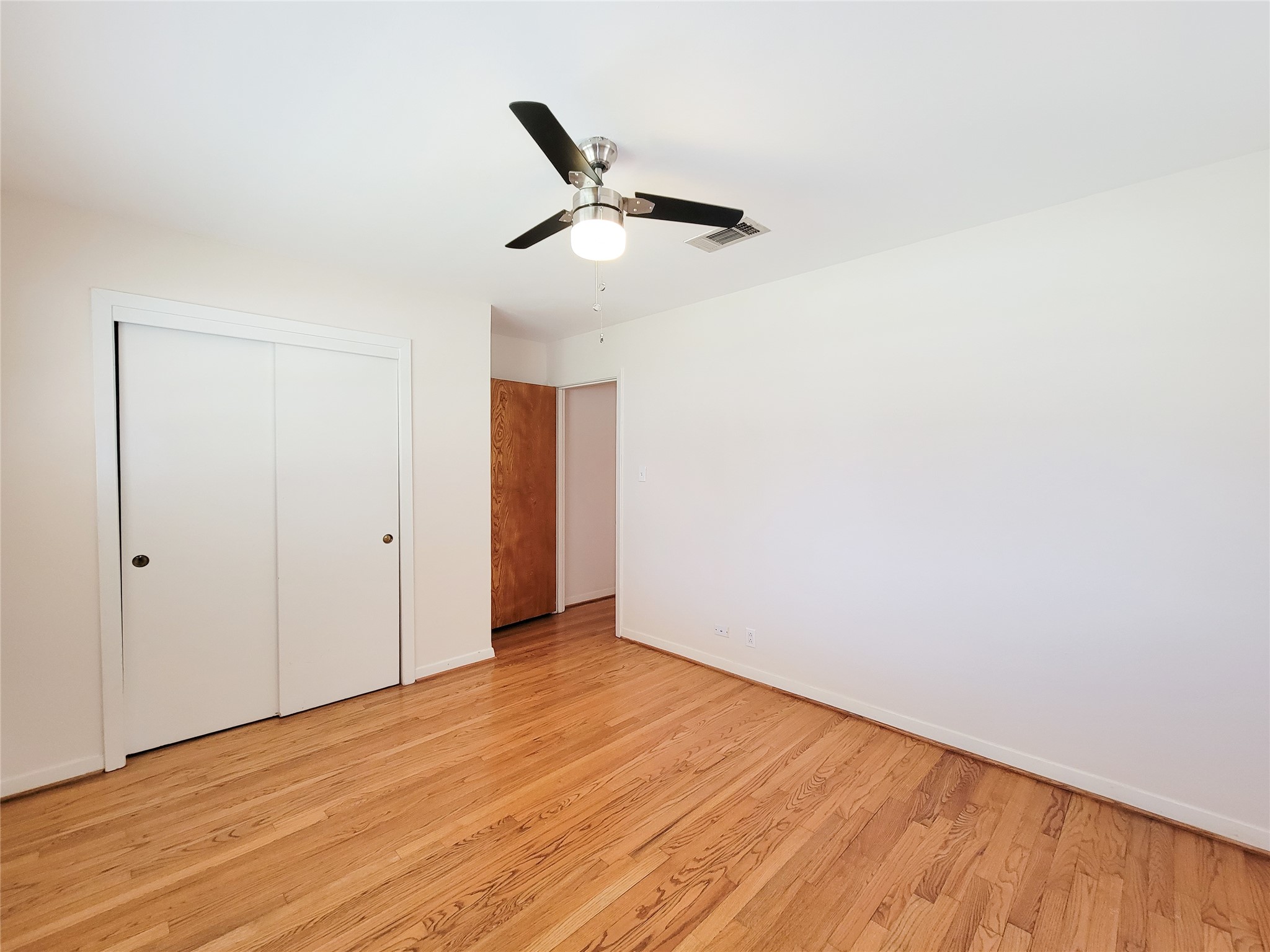 5442 Kinglet Street Houston, TX 77096 - Photo 15 of 25 a view of an empty room