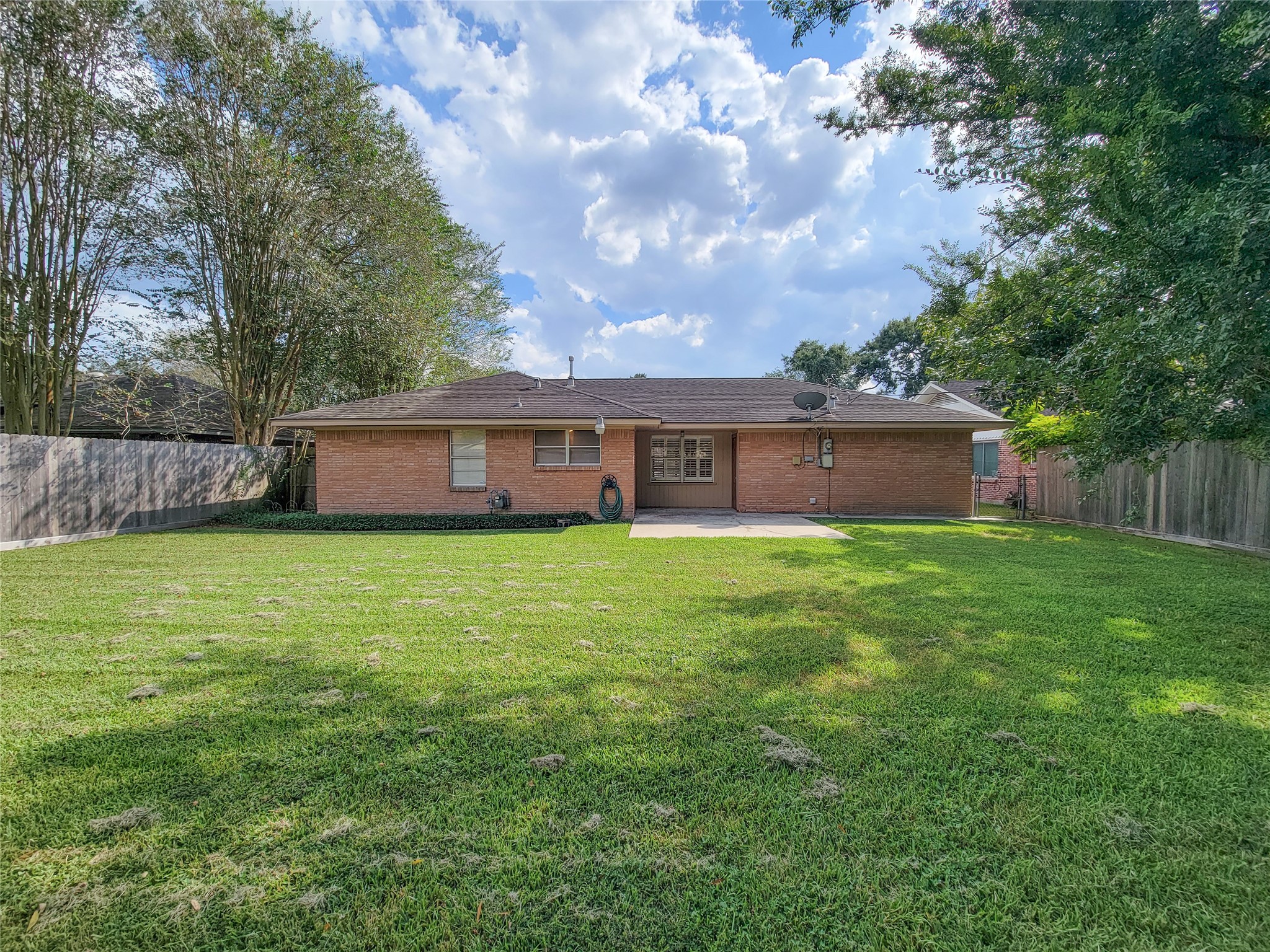 5442 Kinglet Street Houston, TX 77096 - Photo 20 of 25 a front view of house with a garden