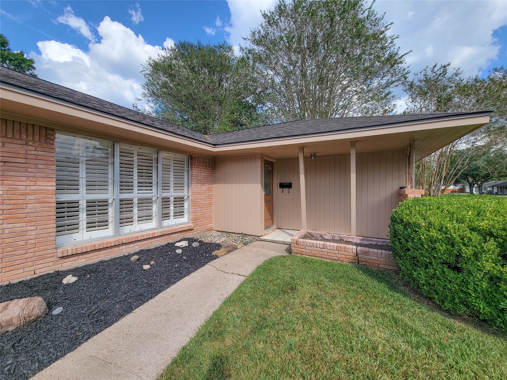 5442 Kinglet Street Houston, TX 77096 - Photo 23 of 25 a front view of a house with garden