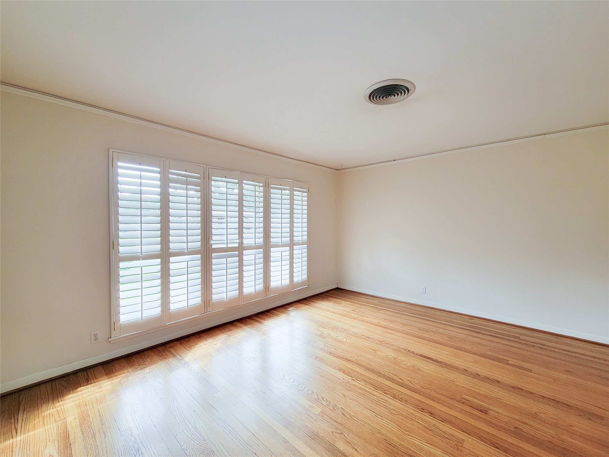 5442 Kinglet Street Houston, TX 77096 - Photo 3 of 25 a view of an empty room with wooden floor and a window