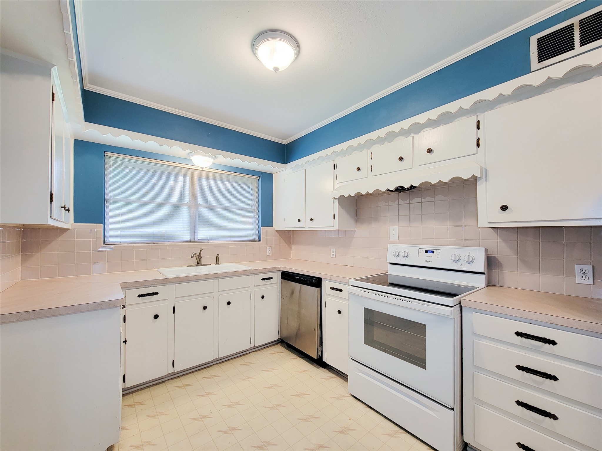 5442 Kinglet Street Houston, TX 77096 - Photo 5 of 25 a kitchen with cabinets appliances a sink and a window