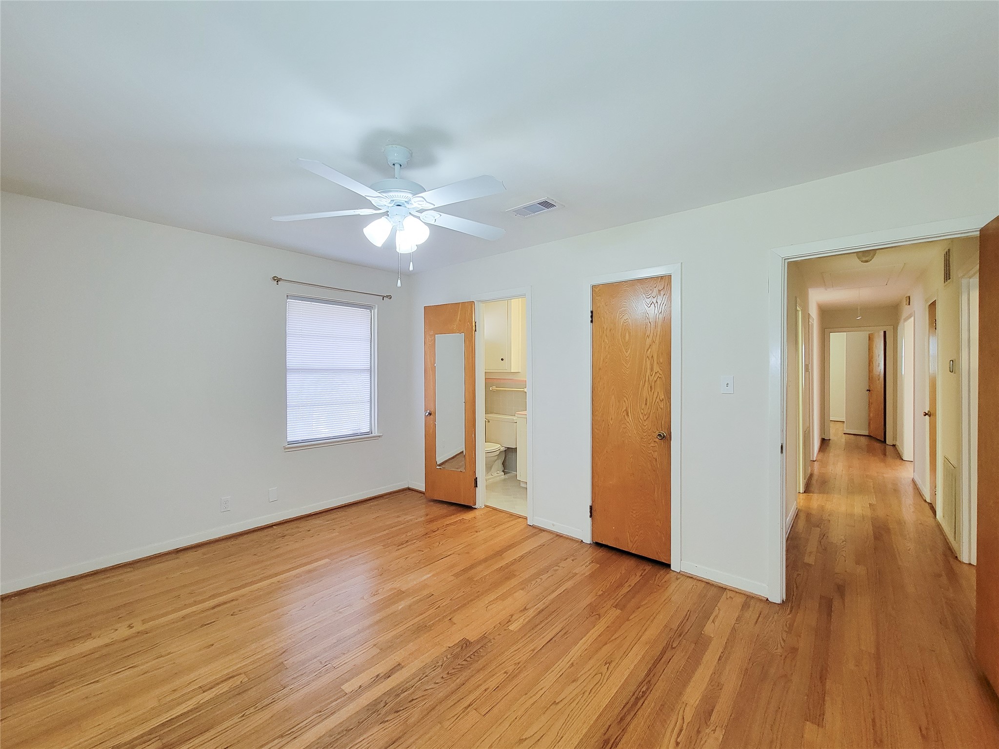 5442 Kinglet Street Houston, TX 77096 - Photo 8 of 25 an empty room with wooden floor and windows
