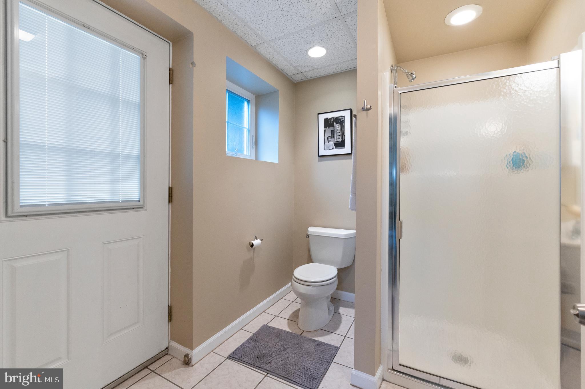 850 Hollow Road Wayne, PA 19087 - Photo 33 of 37 a bathroom with a toilet and a shower