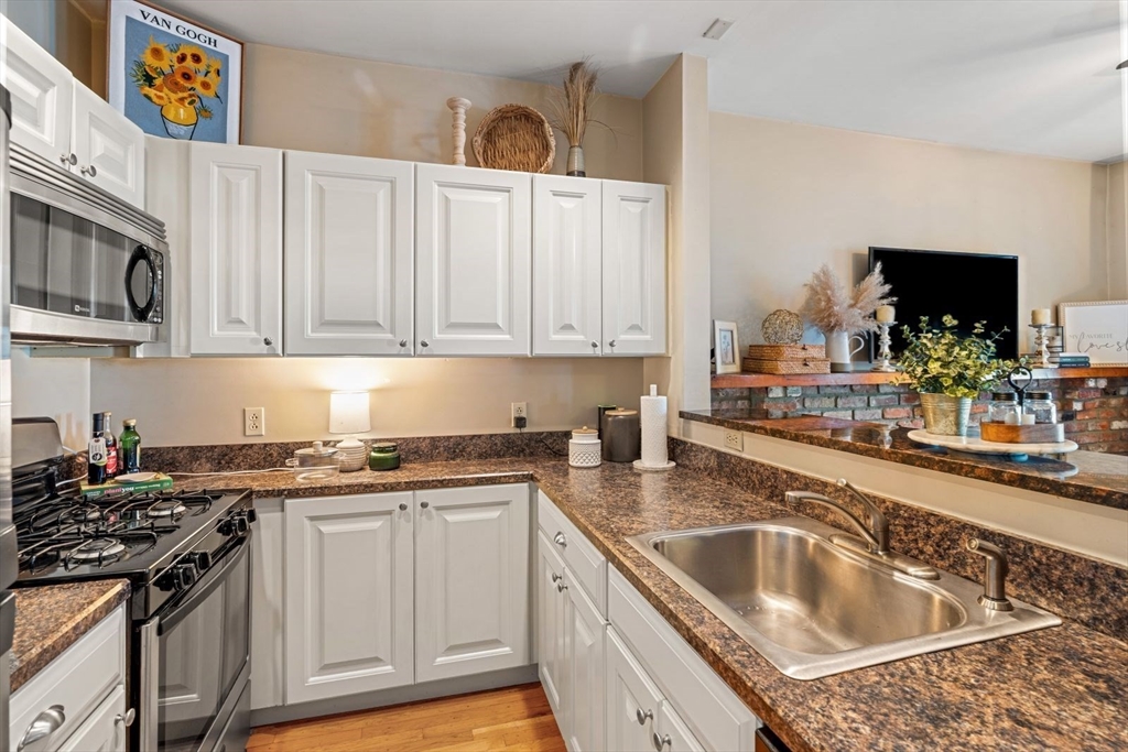 159 M Street, Unit 2 Boston, MA 02127 - Photo 7 of 25