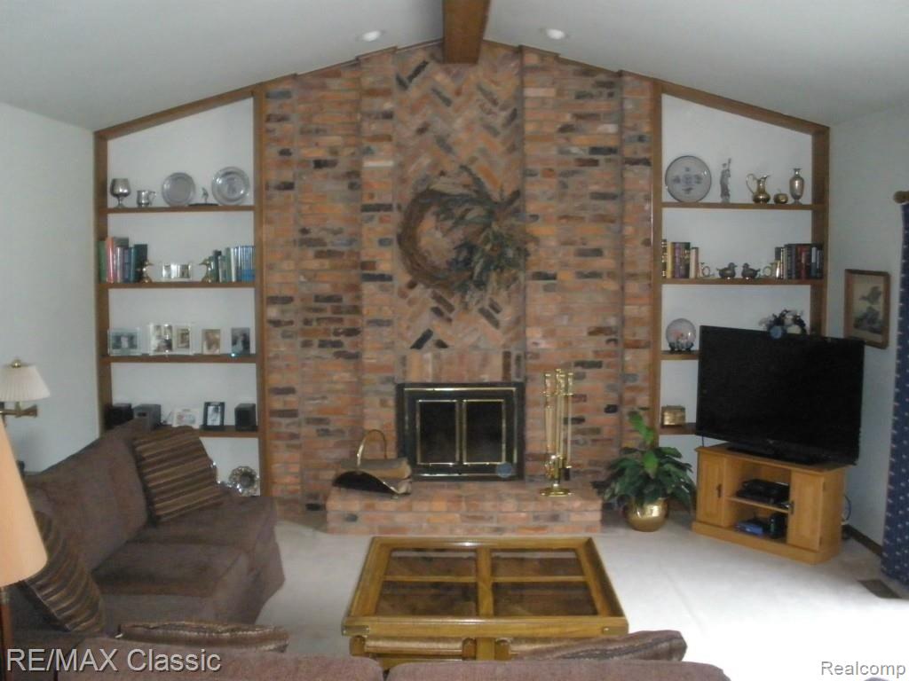 1675 Tacoma Drive Rochester, MI 48306 - Photo 3 of 14 P1010003.jpg