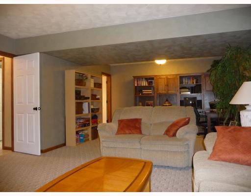 1726 Arona Road Irwin, PA 15642 - Photo 10 of 11 Den/Family/Great Room.