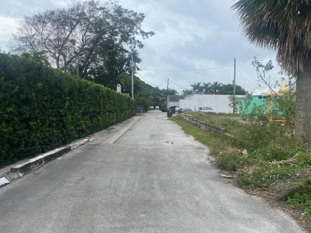 $2,150,000 | 3500 South Dixie Highway, West Palm Beach, FL 33405